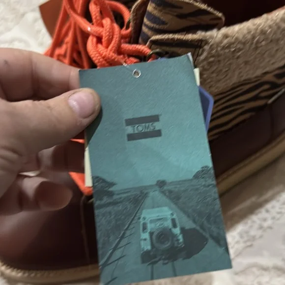 Toms Brown Ankle Boots with Orange Laces - Picture 3 of 7